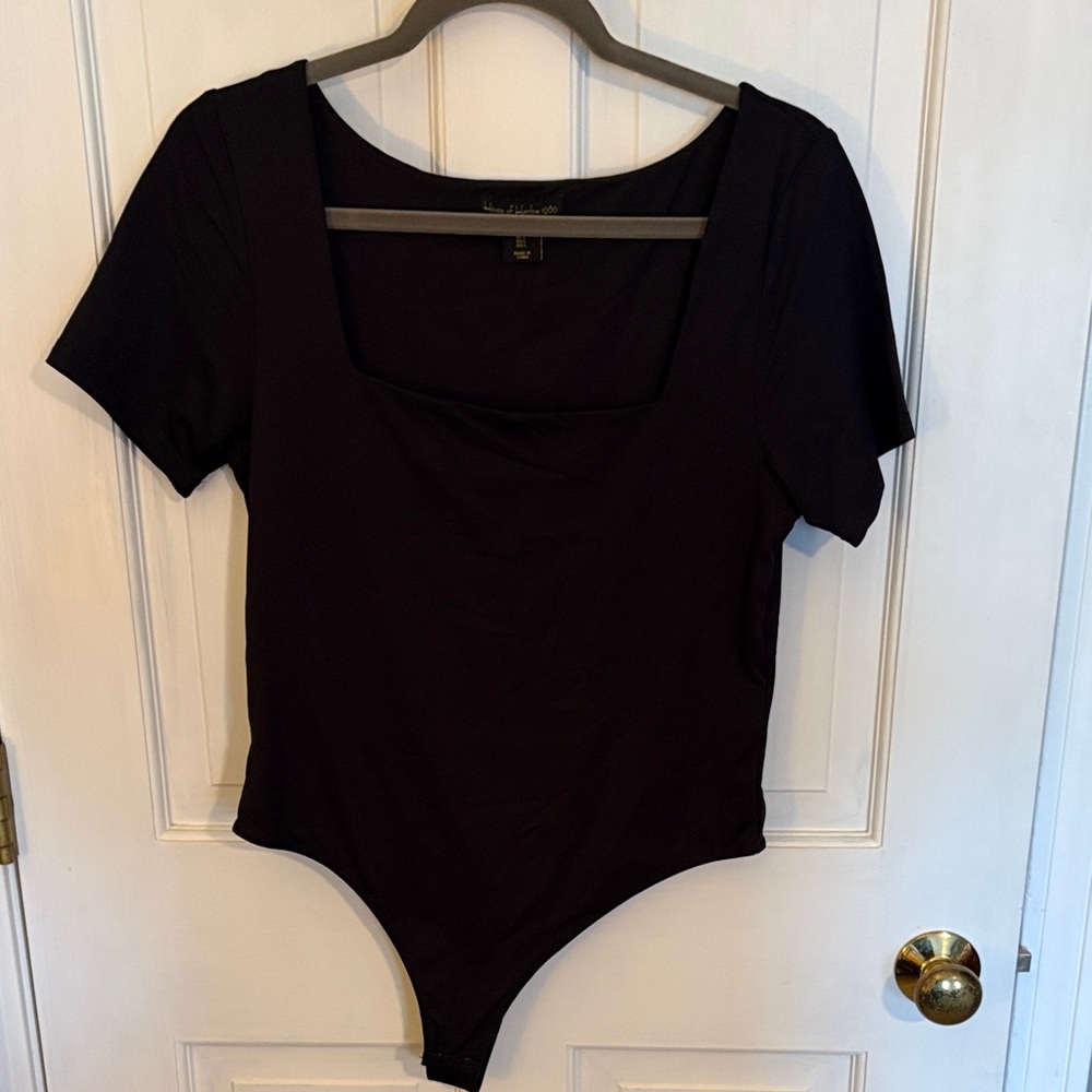 House of Harlow size large Black Short Sleeve Bodysuit like new